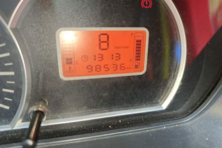 Used BAIC Weiwang 306 2011 1.3L base model 7 seats Odometer Close Up
