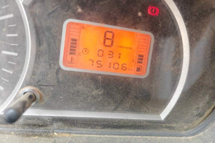 Used BAIC Weiwang 306 2011 1.3L base model 7 seats Odometer Close Up