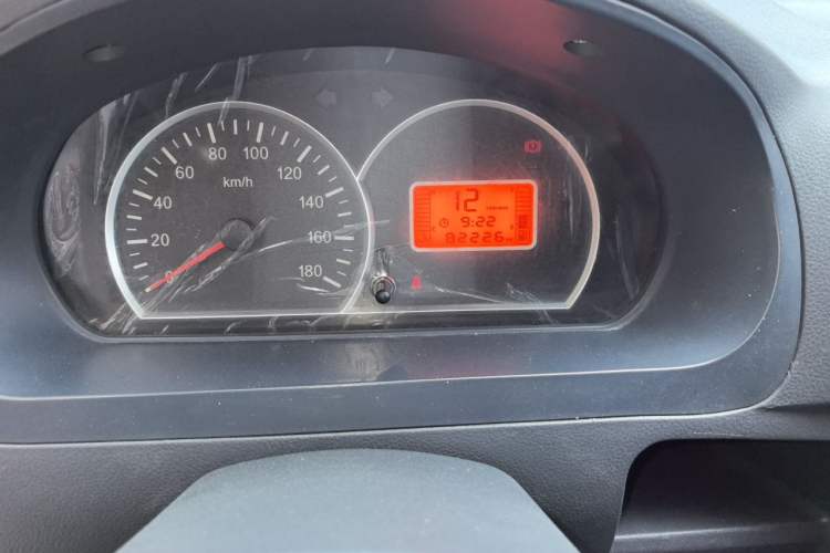 Used BAIC Weiwang 306 2011 1.3L base model 7 seats Odometer Close Up