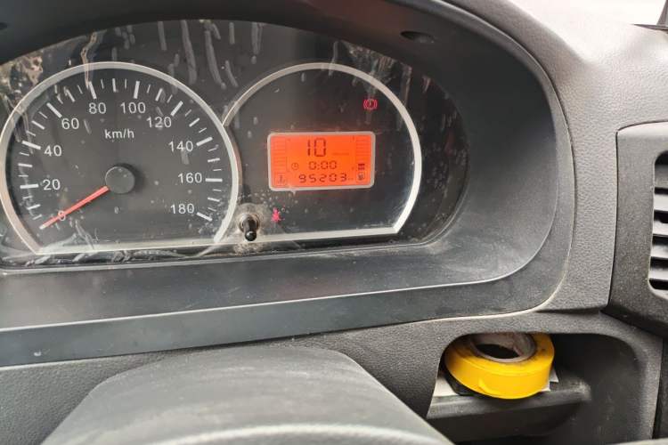 Used BAIC Weiwang 306 2011 1.3L base model 7 seats Odometer Close Up