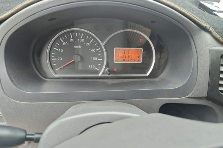 Used BAIC Weiwang 306 2011 1.3L base model 7 seats Odometer Close Up