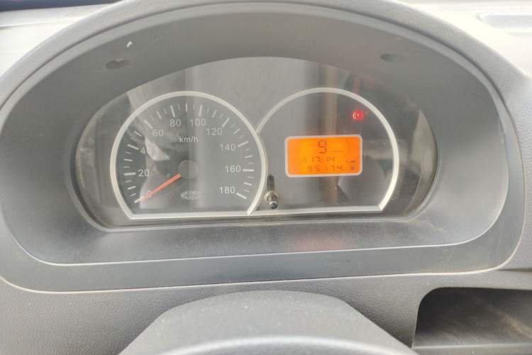 Used BAIC Weiwang 306 2011 1.3L base model 7 seats Odometer Close Up