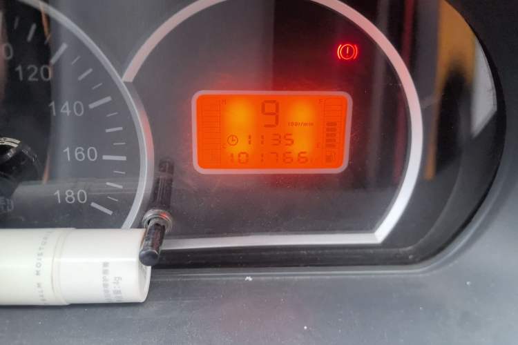 Used BAIC Weiwang 306 2011 1.3L Comfort version 7 seats Odometer Close Up