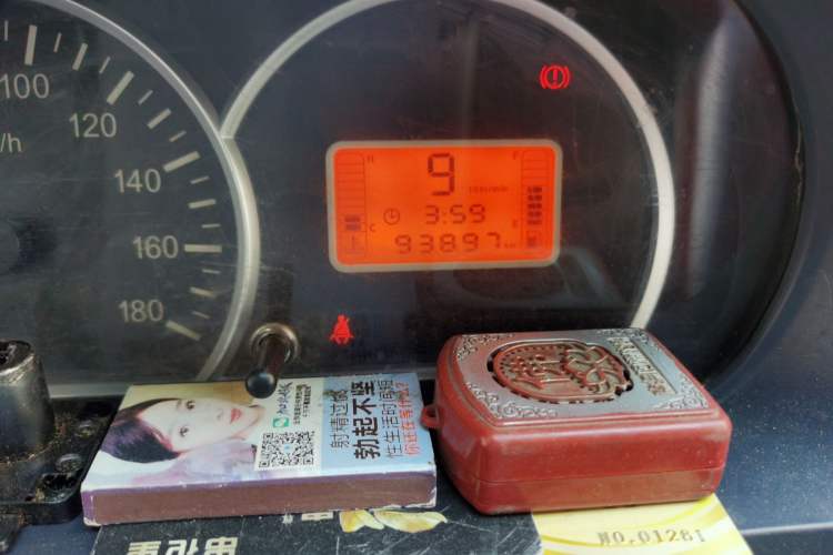 Used BAIC Weiwang 306 2011 1.3L base model 7 seats Odometer Close Up