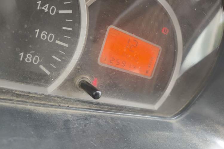 Used BAIC Weiwang 306 2011 1.3L Comfort version 7 seats Odometer Close Up