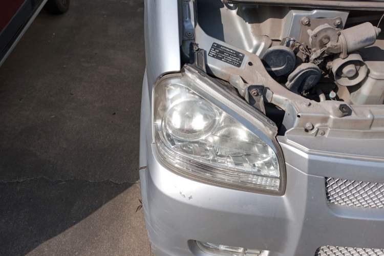 Used BAIC Weiwang 306 2011 1.3L base model 7 seats Right Front Headlight