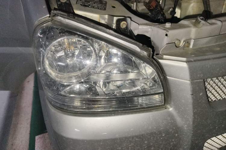 Used BAIC Weiwang 306 2011 1.3L base model 7 seats Right Front Headlight