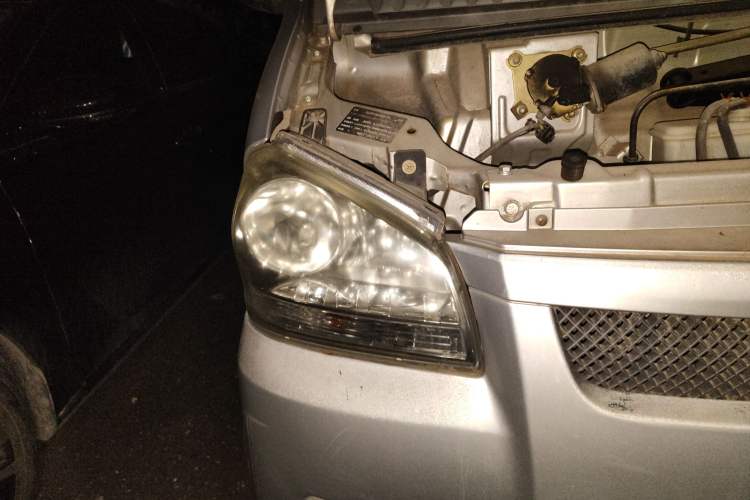 Used BAIC Weiwang 306 2011 1.3L base model 7 seats Right Front Headlight