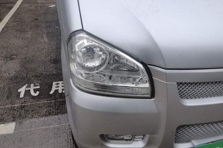 Used BAIC Weiwang 306 2011 1.3L Comfort version 7 seats Right Front Headlight