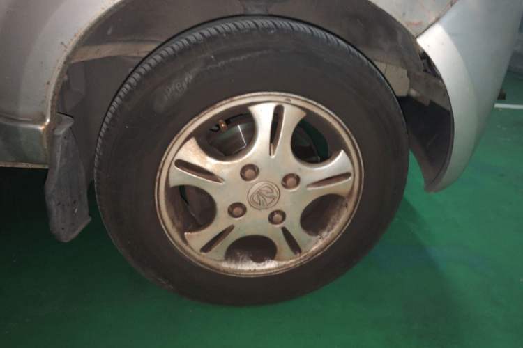 Used BAIC Weiwang 306 2011 1.3L Comfort version 7 seats Right Front Wheel Hub