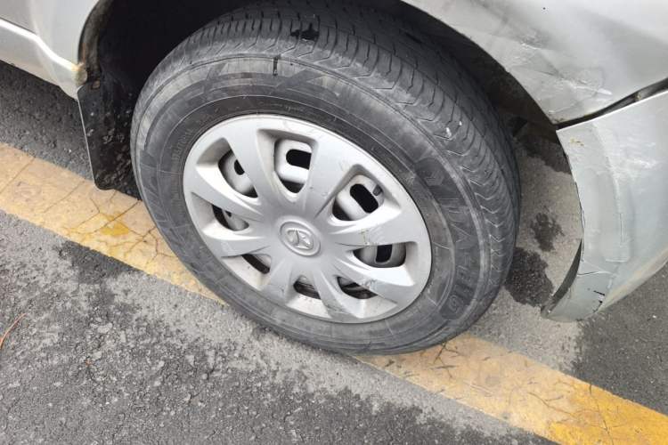 Used BAIC Weiwang 306 2011 1.3L base model 7 seats Right Front Wheel Hub