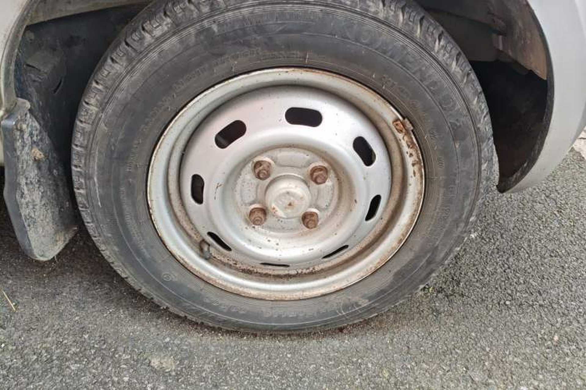 Used BAIC Weiwang 306 2011 1.3L base model 7 seats Right Front Wheel Hub