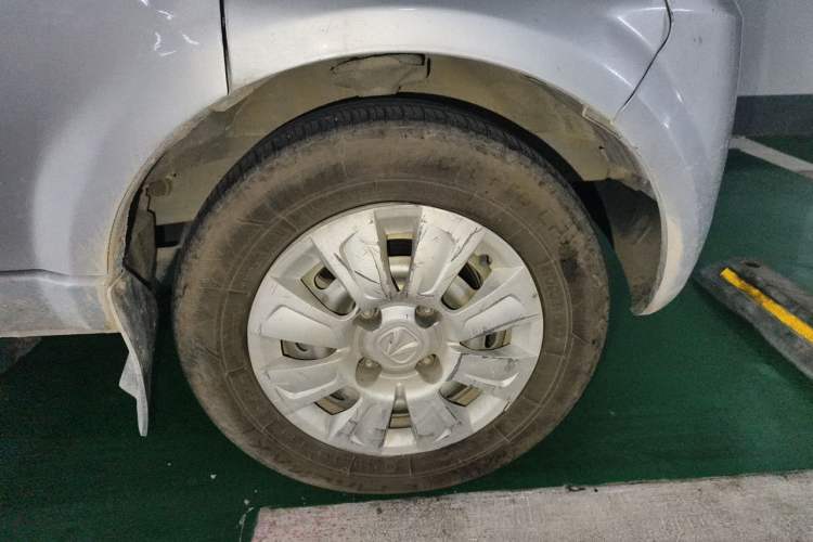 Used BAIC Weiwang 306 2011 1.3L base model 7 seats Right Front Wheel Hub
