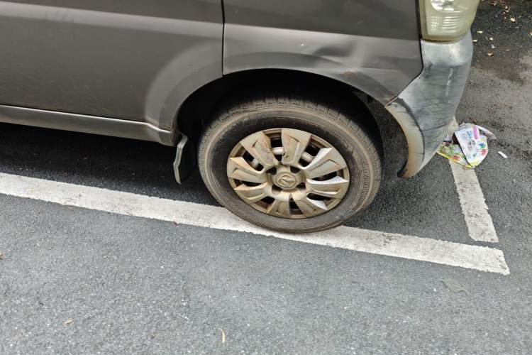 Used BAIC Weiwang 306 2011 1.3L Comfort version 7 seats Right Front Wheel Hub