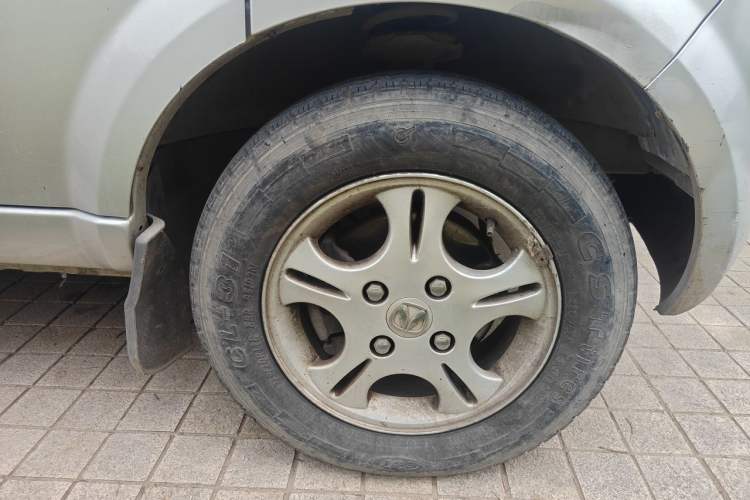 Used BAIC Weiwang 306 2011 1.3L Comfort version 7 seats Right Front Wheel Hub
