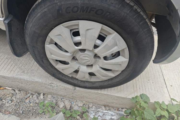 Used BAIC Weiwang 306 2011 1.3L base model 7 seats Right Front Wheel Hub