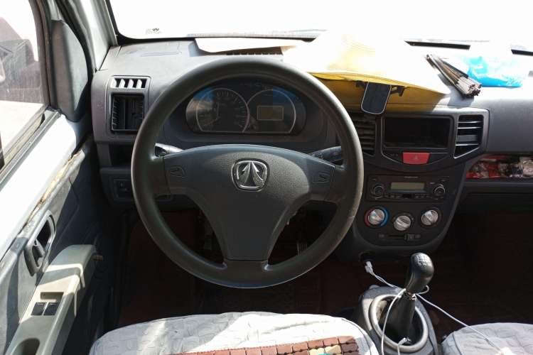 Used BAIC Weiwang 306 2011 1.3L base model 7 seats Steering Wheel