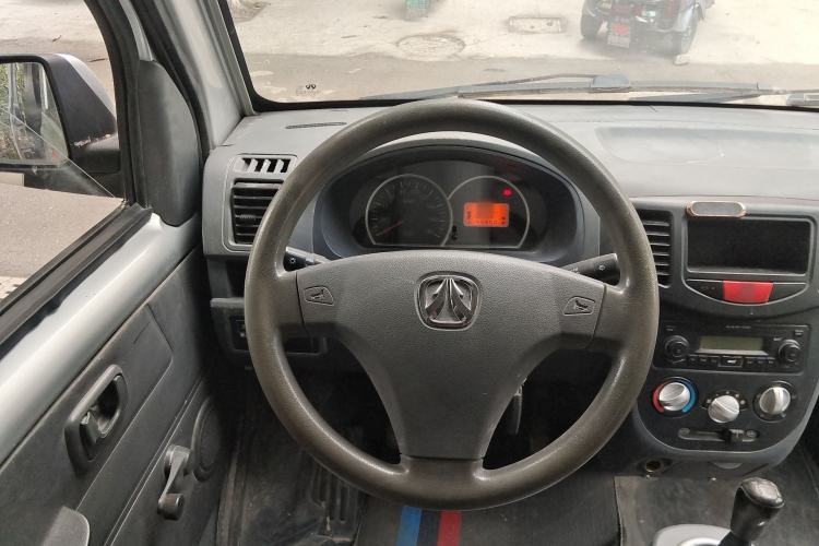 Used BAIC Weiwang 306 2011 1.3L base model 7 seats Steering Wheel