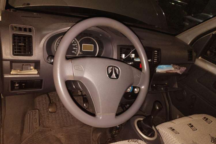 Used BAIC Weiwang 306 2011 1.3L base model 7 seats Steering Wheel
