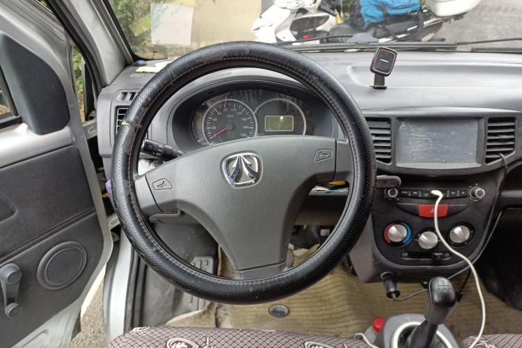 Used BAIC Weiwang 306 2011 1.3L base model 7 seats Steering Wheel