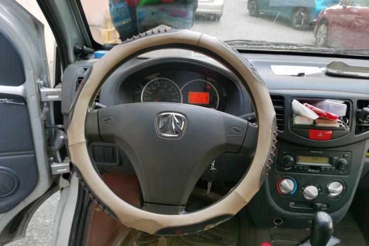 Used BAIC Weiwang 306 2011 1.3L base model 7 seats Steering Wheel