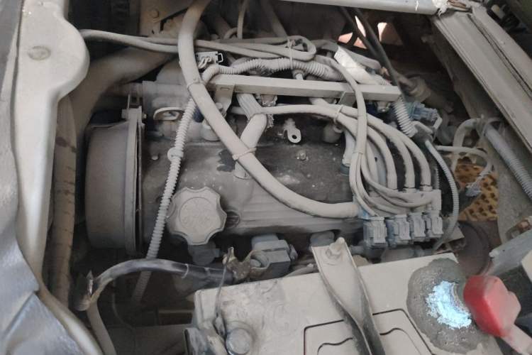 Used BAIC Weiwang 306 2011 1.3L base model 7 seats Engine Bay