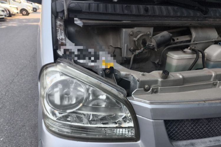 Used BAIC Weiwang 306 2011 1.3L base model 7 seats Engine Bay Right