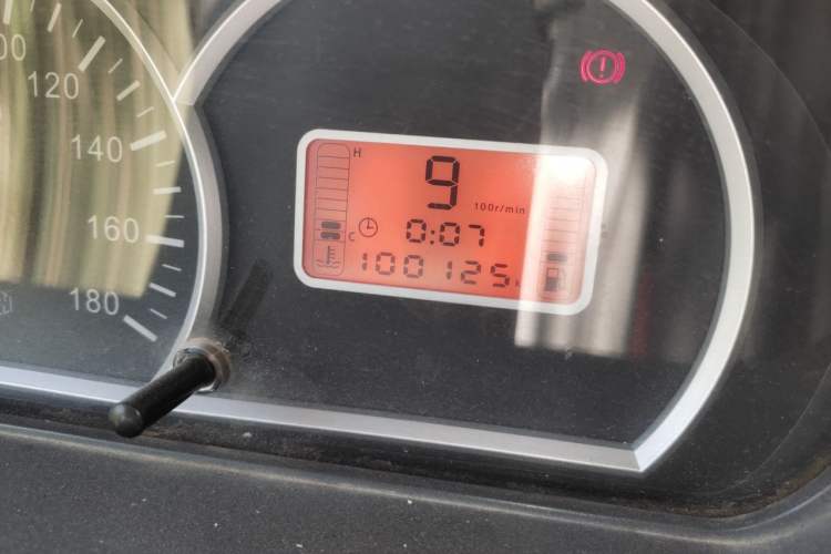 Used BAIC Weiwang 306 2011 1.3L luxury version 8 seats Odometer Close Up