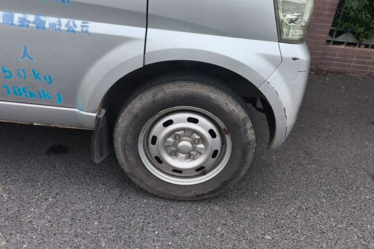 Used BAIC Weiwang 306 2011 1.3L base model 7 seats Right Front Wheel Hub