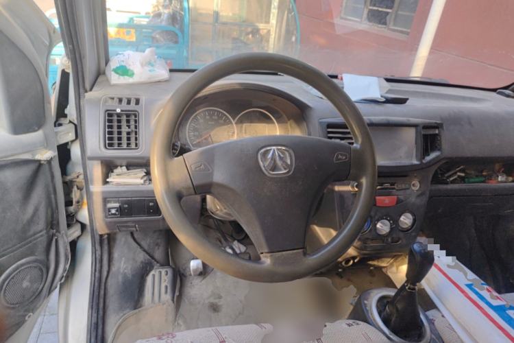 Used BAIC Weiwang 306 2011 1.3L base model 7 seats Steering Wheel