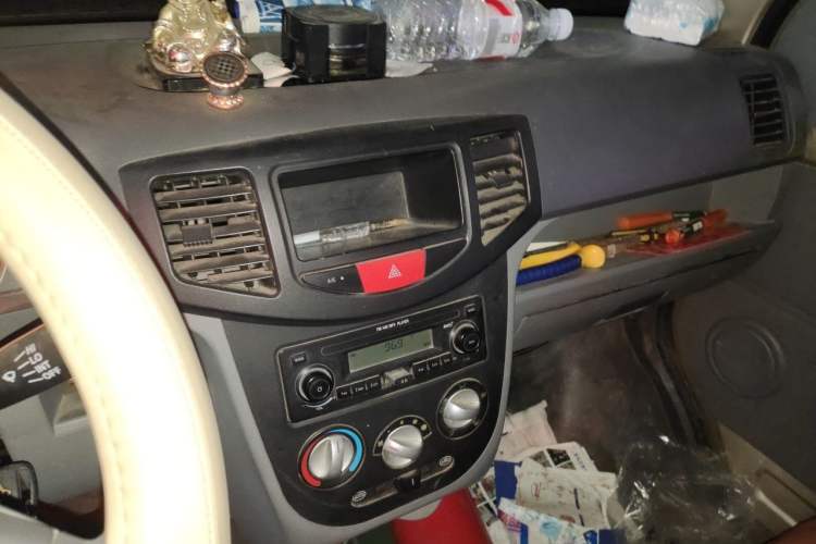 Used BAIC Weiwang 306 2011 1.3L Comfort version 7 seats Audio And AC Panel