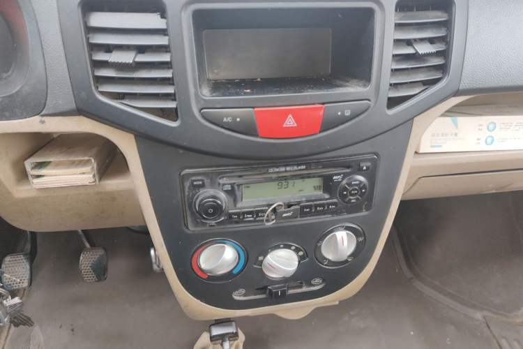 Used BAIC Weiwang 306 2011 1.3L Comfort version 7 seats Audio And AC Panel