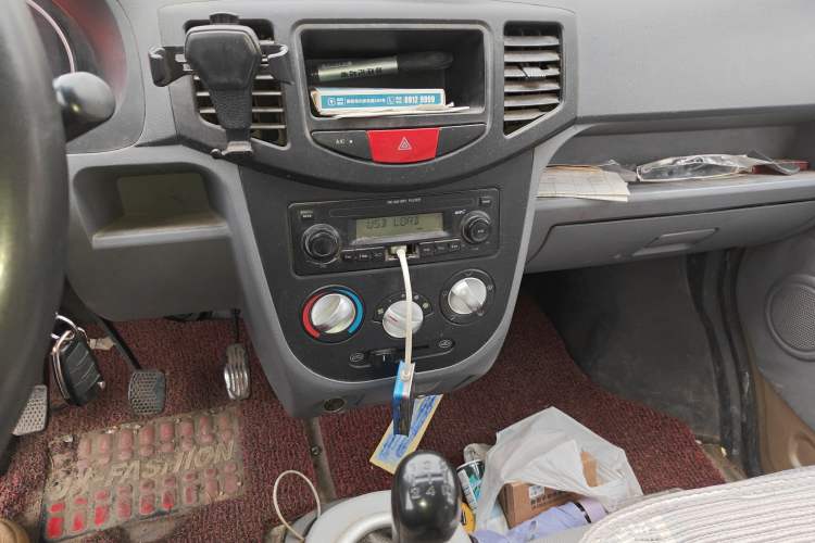 Used BAIC Weiwang 306 2011 1.3L Comfort version 7 seats Audio And AC Panel