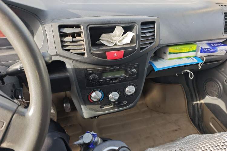 Used BAIC Weiwang 306 2011 1.3L base model 7 seats Audio And AC Panel