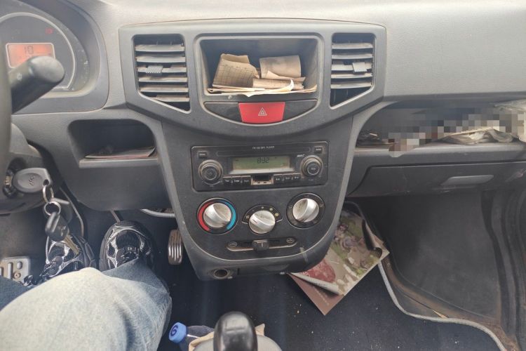 Used BAIC Weiwang 306 2011 1.3L base model 7 seats Audio And AC Panel