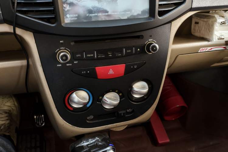 Used BAIC Weiwang 306 2011 1.3L Comfort version 7 seats Audio And AC Panel