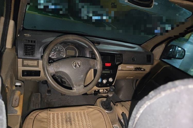 Used BAIC Weiwang 306 2011 1.3L Comfort version 7 seats Center Console