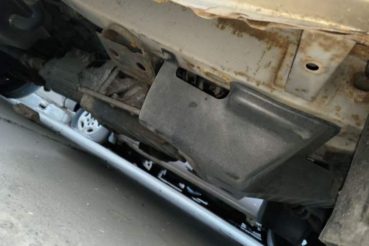 Used BAIC Weiwang 306 2011 1.3L Comfort version 7 seats Chassis Front Right
