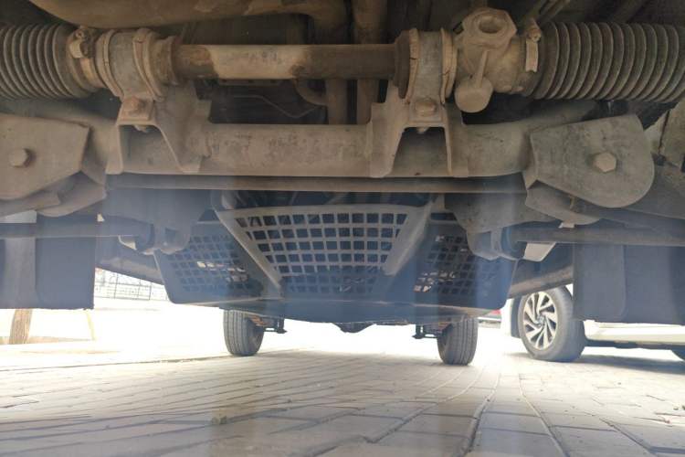 Used BAIC Weiwang 306 2011 1.3L base model 7 seats Chassis Front