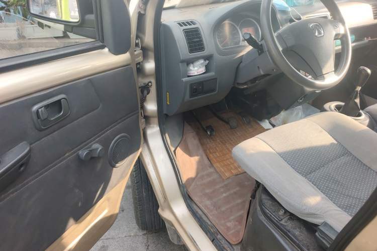 Used BAIC Weiwang 306 2011 1.3L base model 7 seats Driver Seat