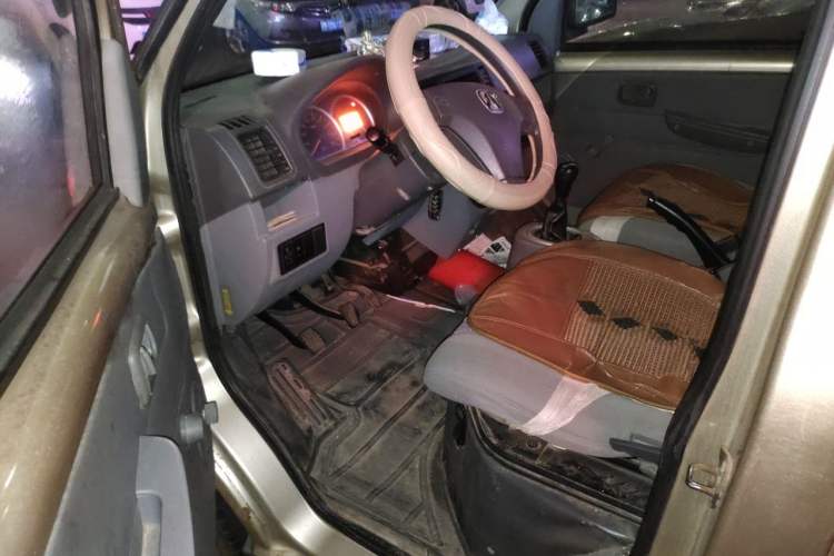 Used BAIC Weiwang 306 2011 1.3L Comfort version 7 seats Driver Seat
