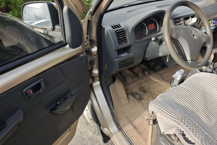 Used BAIC Weiwang 306 2011 1.3L base model 7 seats Driver Seat
