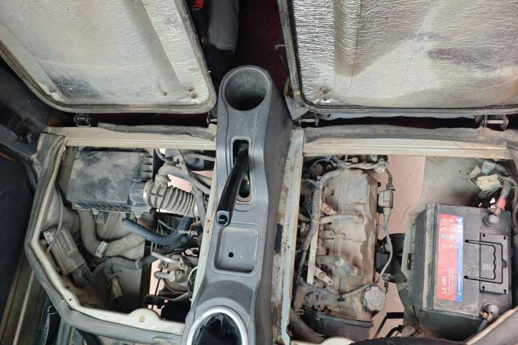 Used BAIC Weiwang 306 2011 1.3L Comfort version 7 seats Engine Bay