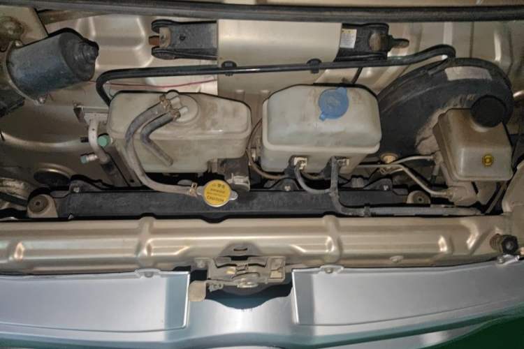 Used BAIC Weiwang 306 2011 1.3L Comfort version 7 seats Engine Bay