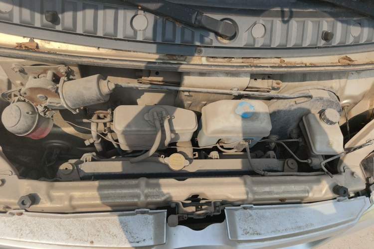 Used BAIC Weiwang 306 2011 1.3L base model 7 seats Engine Bay