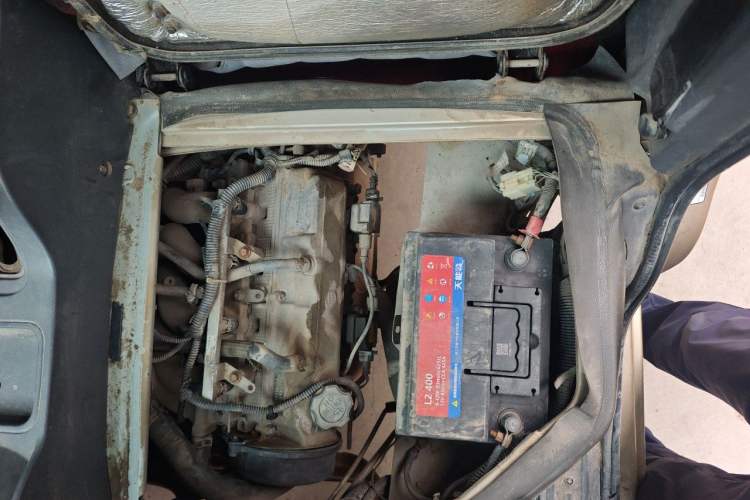 Used BAIC Weiwang 306 2011 1.3L Comfort version 7 seats Engine Bay Left