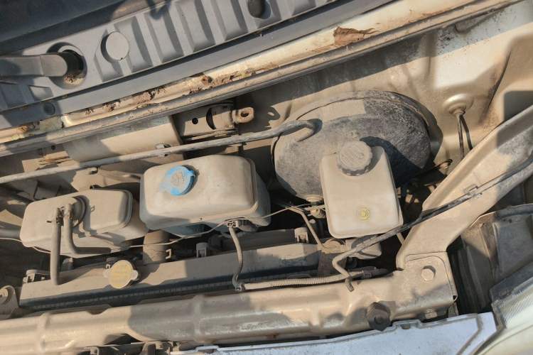Used BAIC Weiwang 306 2011 1.3L base model 7 seats Engine Bay Left