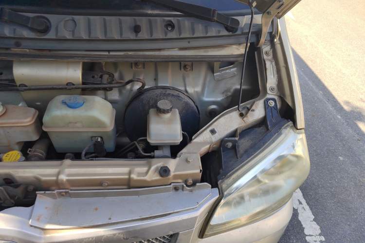 Used BAIC Weiwang 306 2011 1.3L base model 7 seats Engine Bay Left