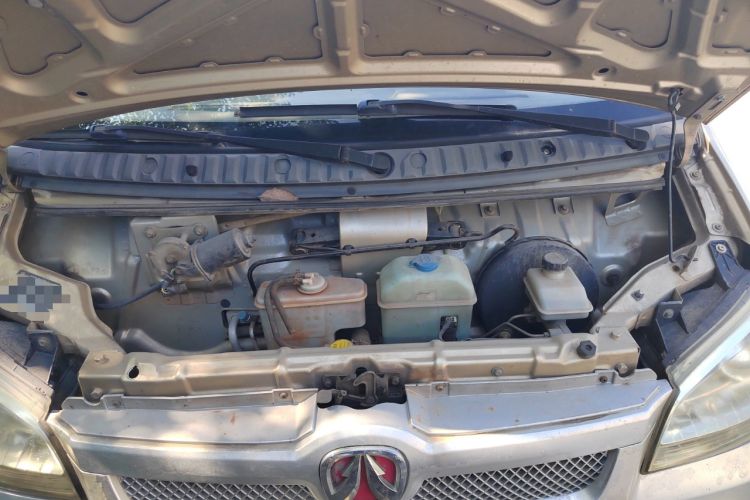 Used BAIC Weiwang 306 2011 1.3L base model 7 seats Engine Bay