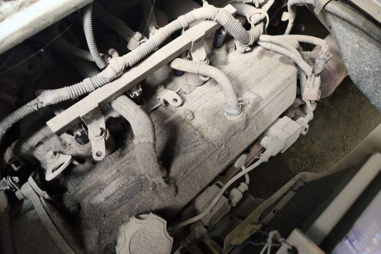 Used BAIC Weiwang 306 2011 1.3L base model 7 seats Engine Bay Right